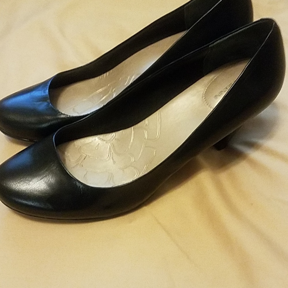 Shoes - Picture 2 of 4